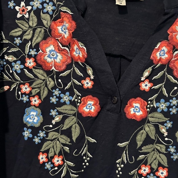 NWOT Tempted Hearts Floral Embroidered Top - Picture 3 of 7
